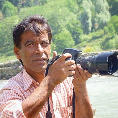 Floods in Kashmir kill photojournalist on duty