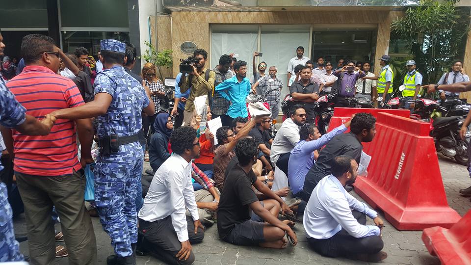 Maldivian journalists arrested for protesting against media crackdown