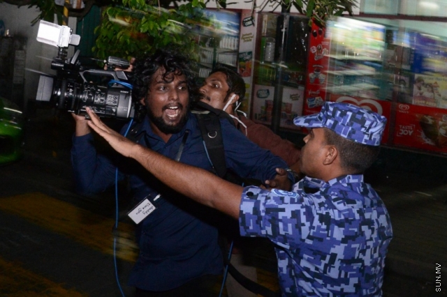 Maldives police rough up, arrest journalists covering opposition rally